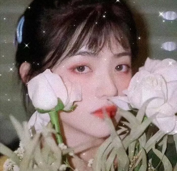 庭院里的女人